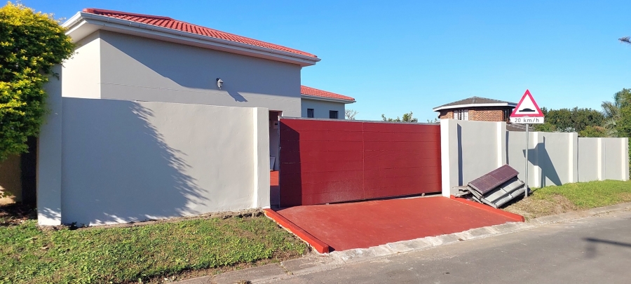 4 Bedroom Property for Sale in Sunrise On Sea Eastern Cape